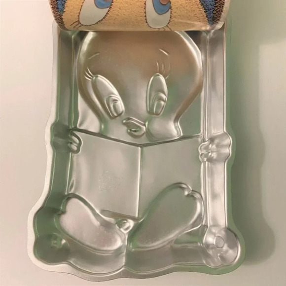 Vintage 1979 Tweety Bird Cake Pan Wilton Warner Bros Baking Mold Birthday Party - Picture 3 of 8